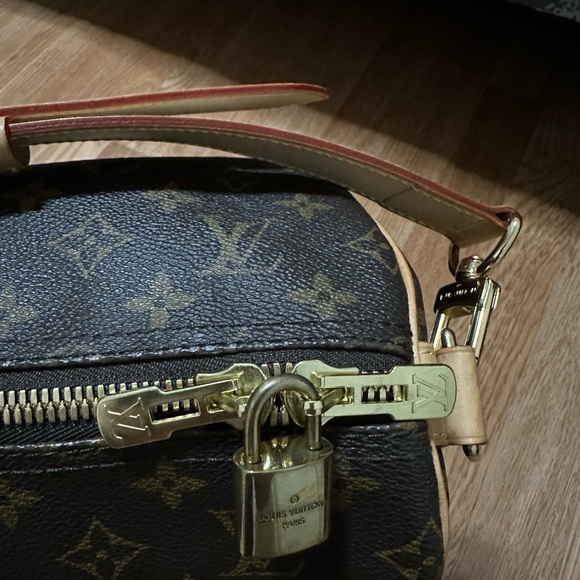 Authentic Travel Duffe bag LV 55 - Picture 8 of 15